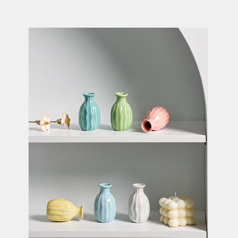 

Modern Minimalist Ceramic Bud Vase - Small Decorative Vase for Floral Arrangement, Home Staging & Hotel Soft Decoration