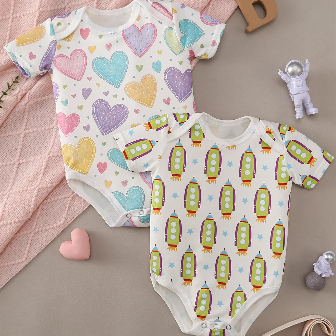 

Two Piece A Set MINISO Full Fabric Printing Baby Clothe Baby Onesie Bodysuit Cute Rocket Hearts Print for 0 To 12 Months Newborn