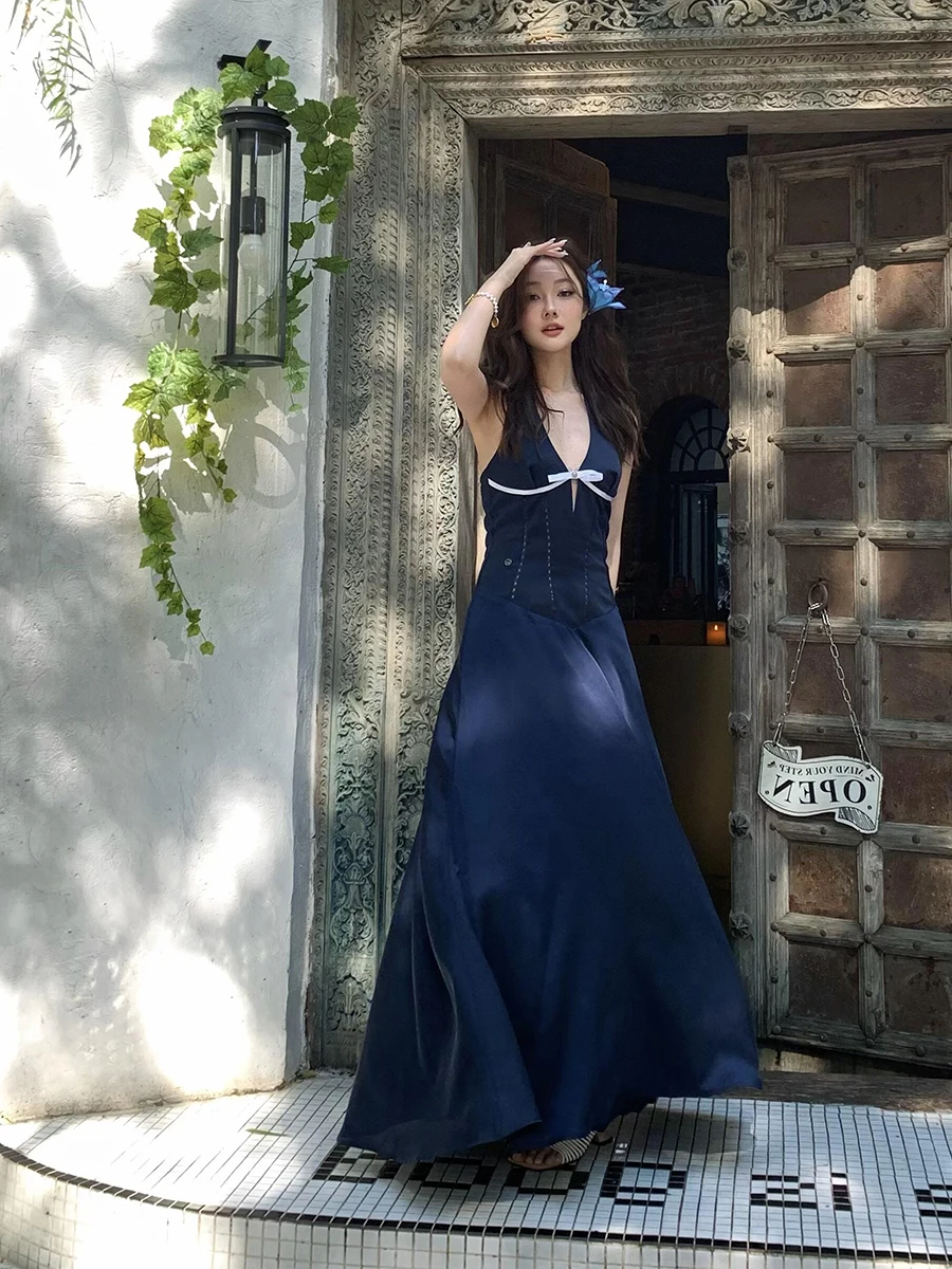 Reddachic arco mergulhando feminino maxi vestido longo cetim azul marinho com tiras halter oco decote em v sem costas formal vestido de festa de baile