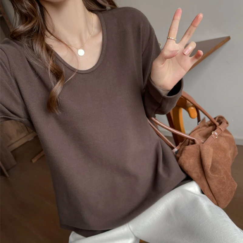 

Winter V-neck Plus Velvet Long Sleeved Loose Base T-shirt Top Can Be Worn Outside Simple Women's Clothing Shirts for Women