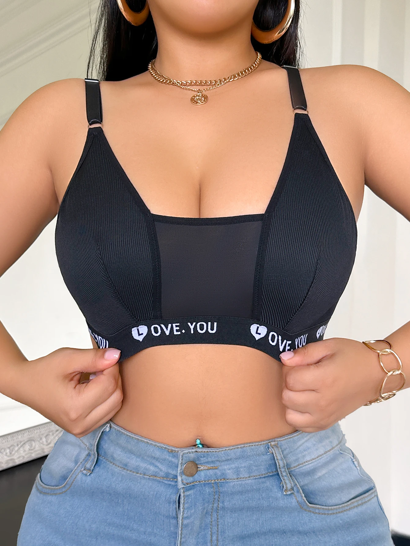 قطعة واحدة من حمالة الصدر النسائية ذات الطراز العصري بالإضافة إلى حجم الملابس الداخلية ذات الحروف المطبوعة بدون سلك داخلي ولا حمالة صدر