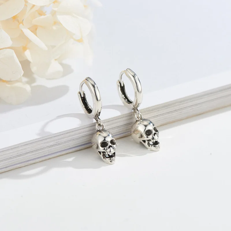 Silver-Plated Skull Earrings Gothic Ghost Head Hypoallergenic Earrings for Men and Women Punk Rock Trendy Halloween Jewelry