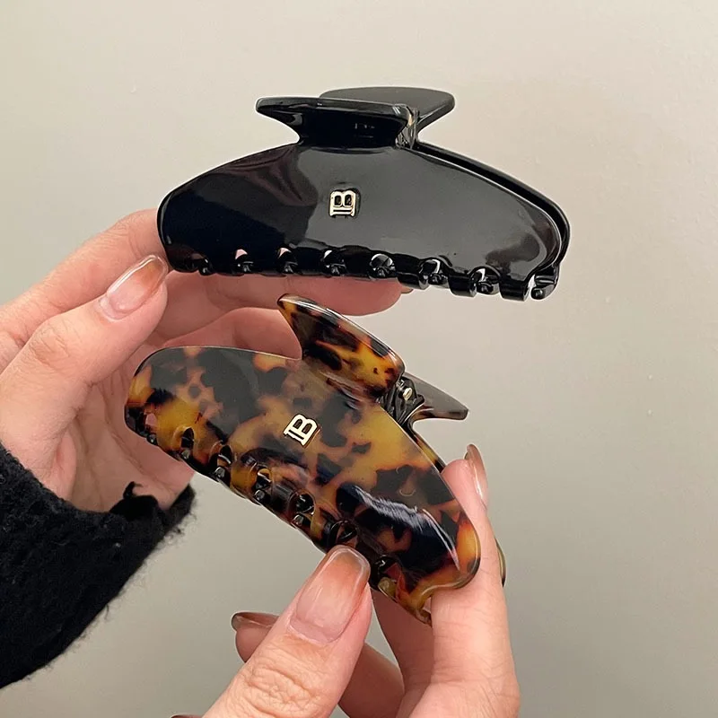 

2025 Letter Hairclaws Shark Clip High Ponytail Hair Grab Clip Headwear Women's Fashion Barrettes Hair Accessories New Headwear