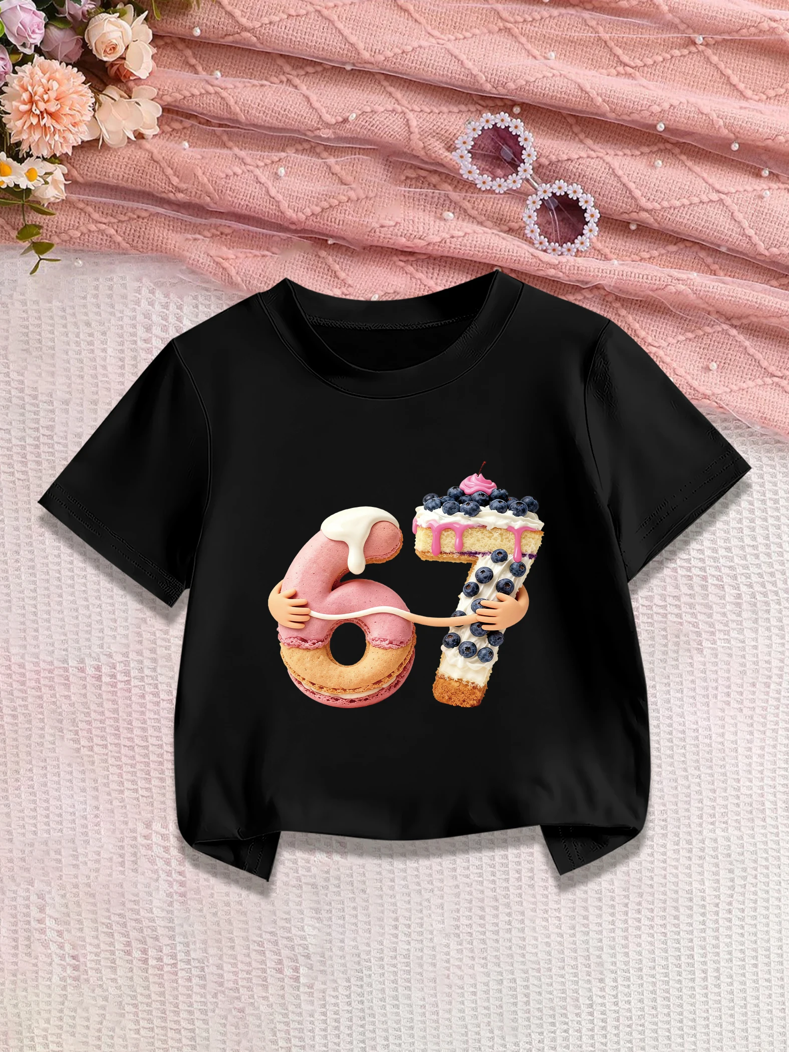 

1 шт.: Милая летняя футболка с коротким рукавом для девочек с принтом «Макарон» и номером 67