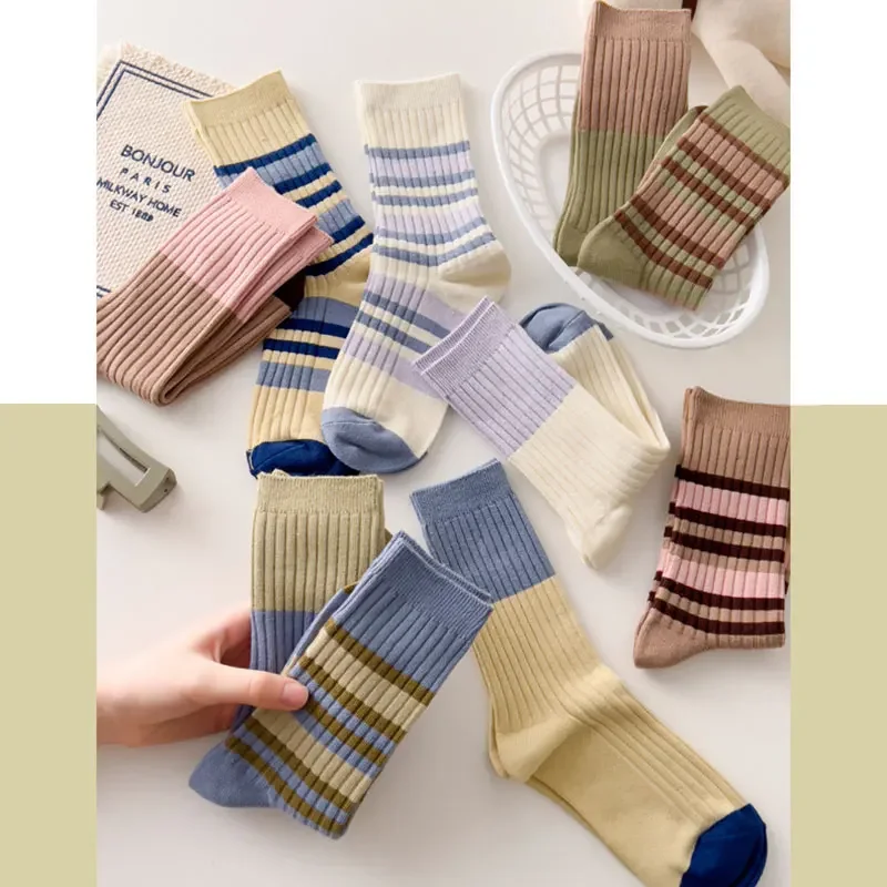 عالية الجودة القطن الحياكة النساء الجوارب الكورية نمط خمر الجوارب الطويلة مخطط مدرسة بنات الأوسط أنبوب جوارب رياضية الإناث