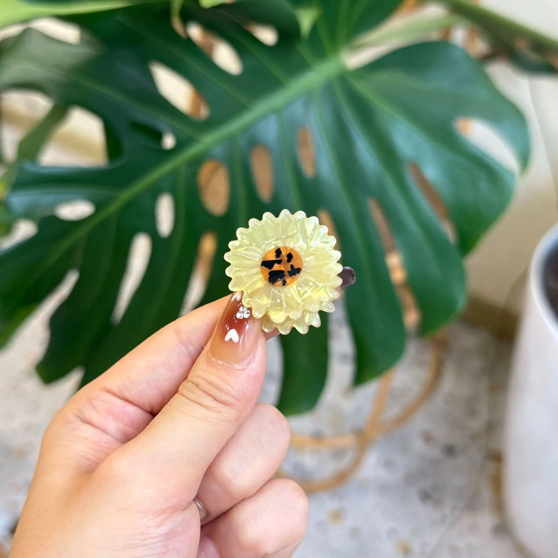 Novo mini garra de cabelo pequena flor abelha árvore de natal pequeno e bonito acrílico grampos de cabelo acessórios para cabelo para mulheres meninas