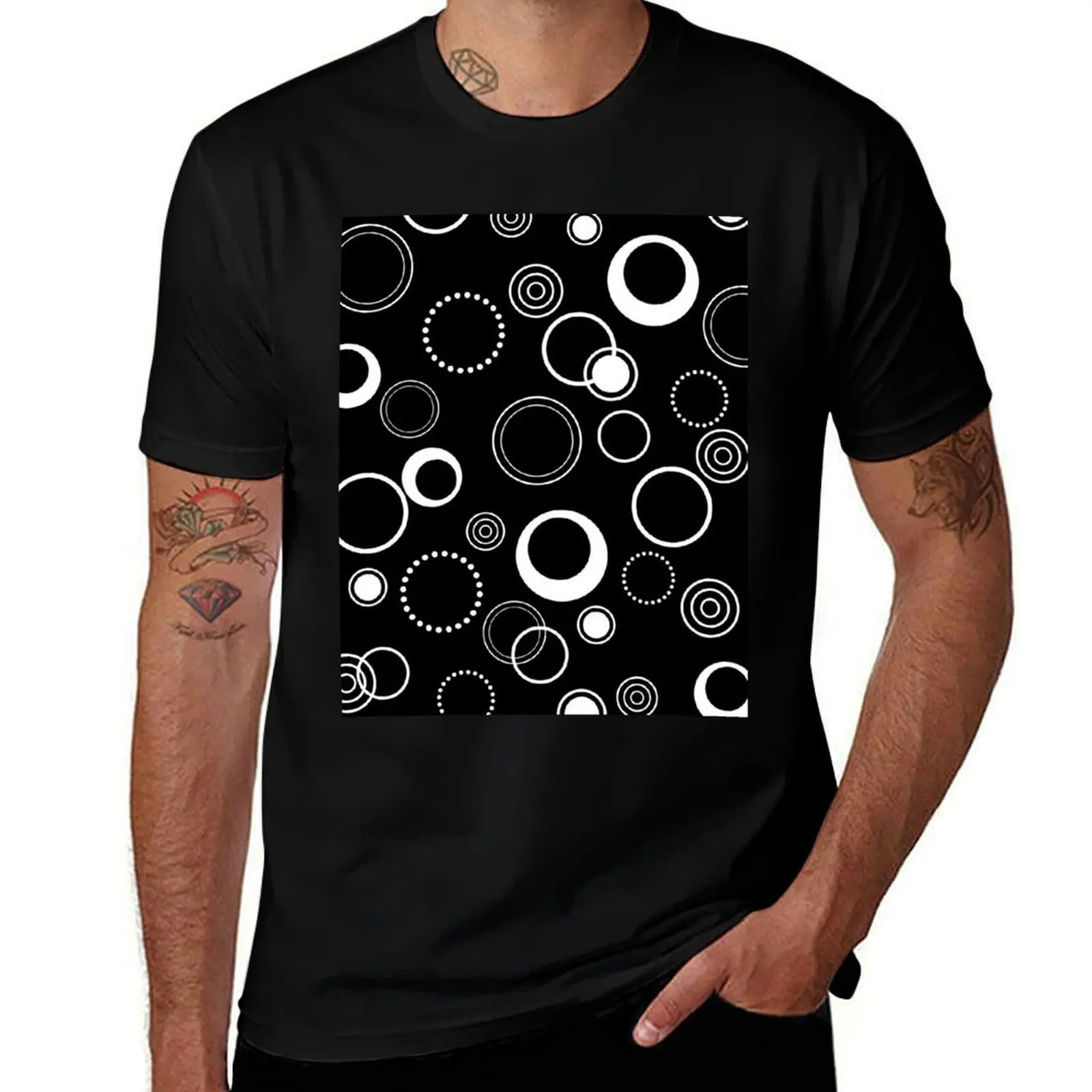 

Black and White Retro Circles Pattern T-Shirt Breathable Basic Cotton T-Shirt