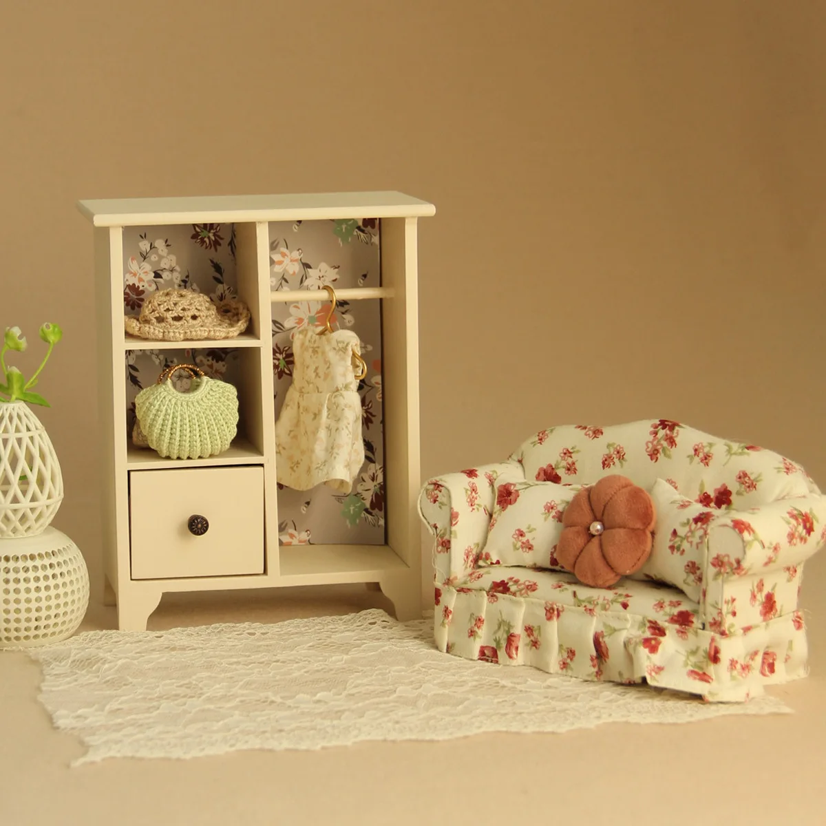 Sofá Floral en miniatura a escala 1:12, conjunto de muebles para casa de muñecas, sofá de madera realista para escena de sala de estar y dormitorio