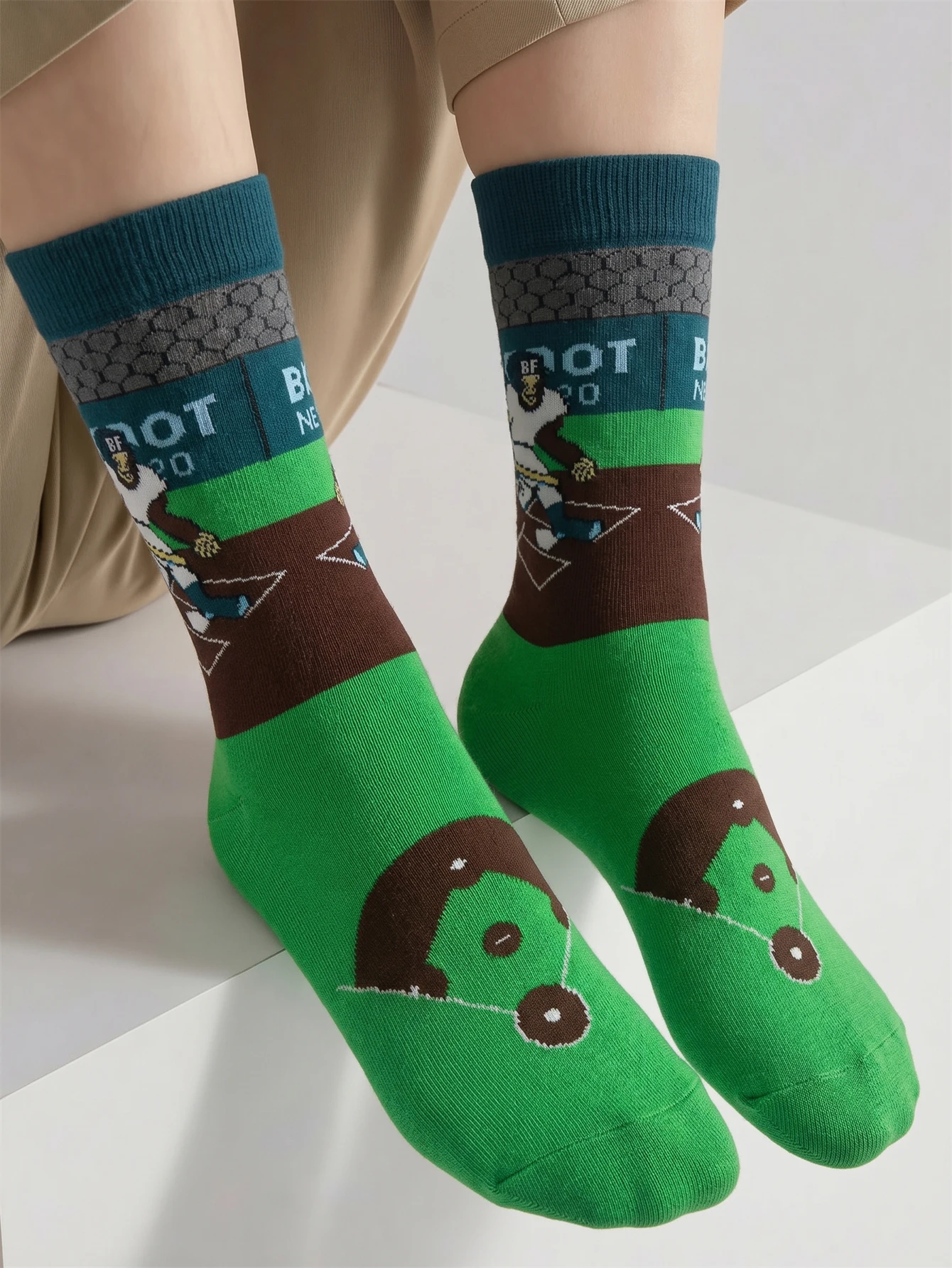 Crew Socks For Men Sports Novelty Design with Golfer Course Pattern Funny Gift for Men And Women Golf Lovers