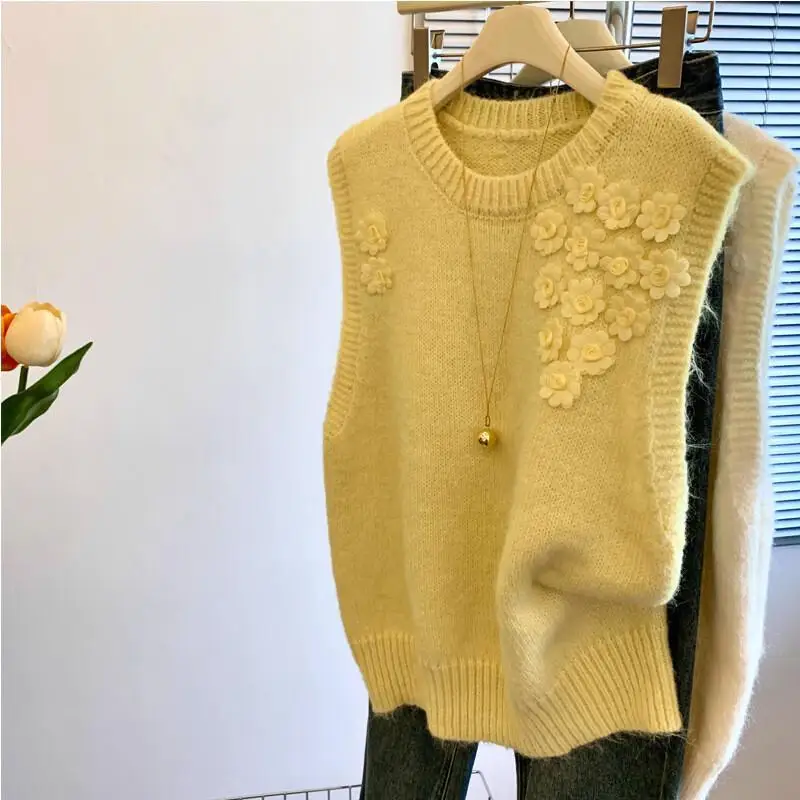 

2025 Spring and Autumn New Three-dimensional Flower Vest Knitted Sweater Women's Design Niche Loose Slim Sweater Tops Fashion