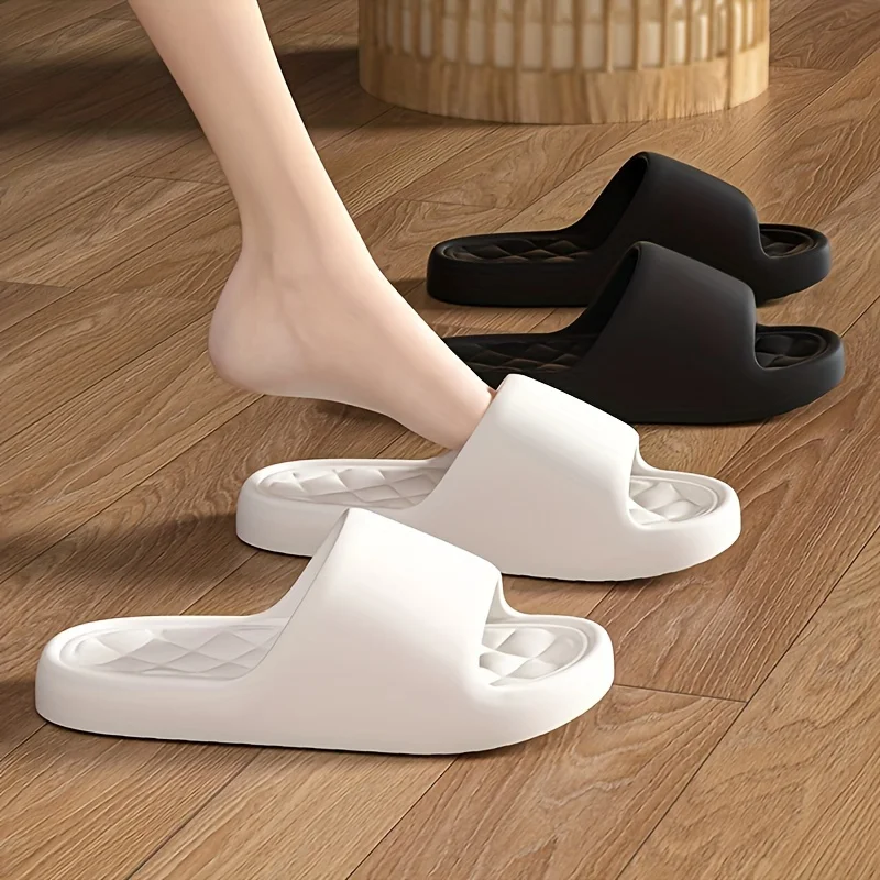 2025 Zapatillas de verano para hombre Sandalias de playa Chanclas con estampado de suela gruesa unisex para el hogar y los zapatos de baño de los hombres