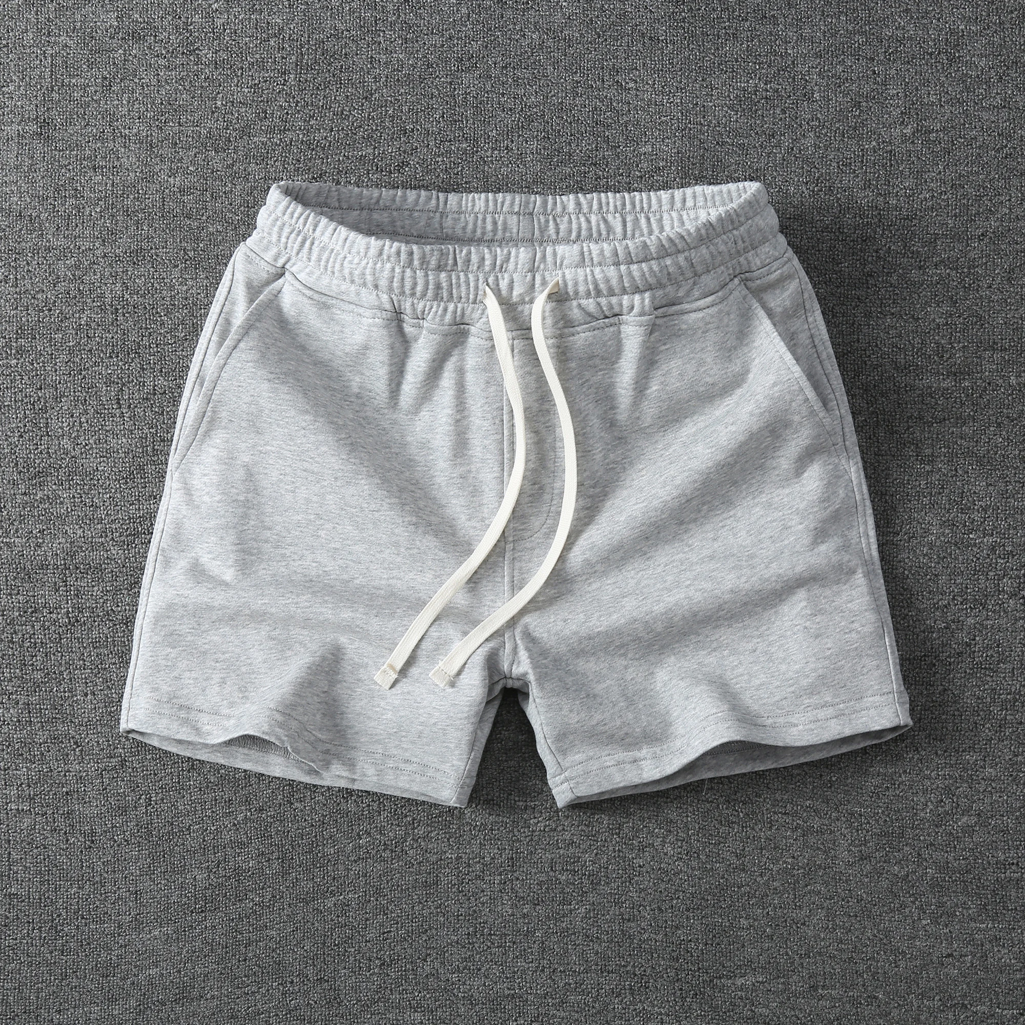 

Летние мужские эластичные шорты длиной до колена, американские спортивные брюки для фитнеса и бега, повседневные, модные, молодежные, стильные.