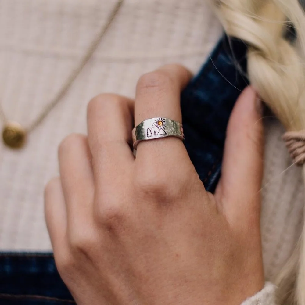 Light luxury retro style ring, delicately carved forest mountain sunset peaceful scenery, wholesale of fashionable accessories