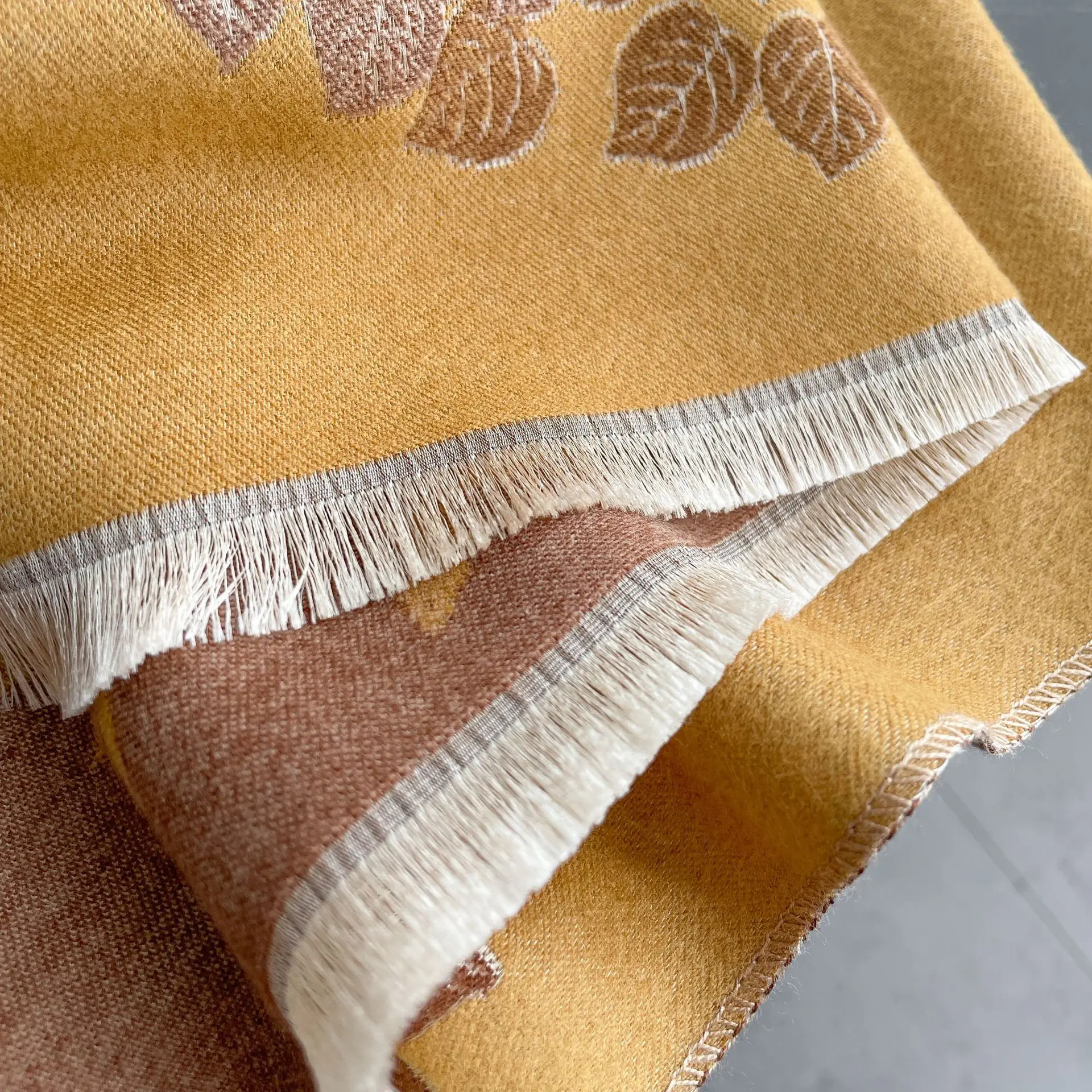 2024ฤดูใบไม้ร่วงฤดูหนาวWarmผ้าคลุมไหล่หนาคุณภาพสูงเลียนแบบผ้าพันคอผ้าพันคอผู้หญิงคู่สีหนาWindproofผ้าพันคอ