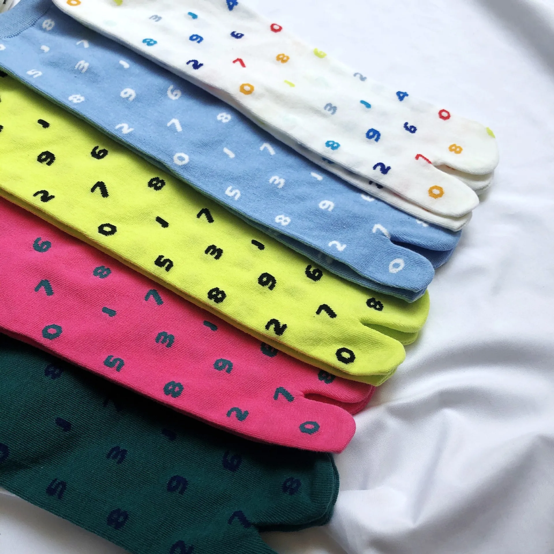 Chic Japanese Jacquard Split Toe Socks Fashion Digital Combed Cotton Two Toe Socks Women Korean Harajuku Two Finger Tabi Socks