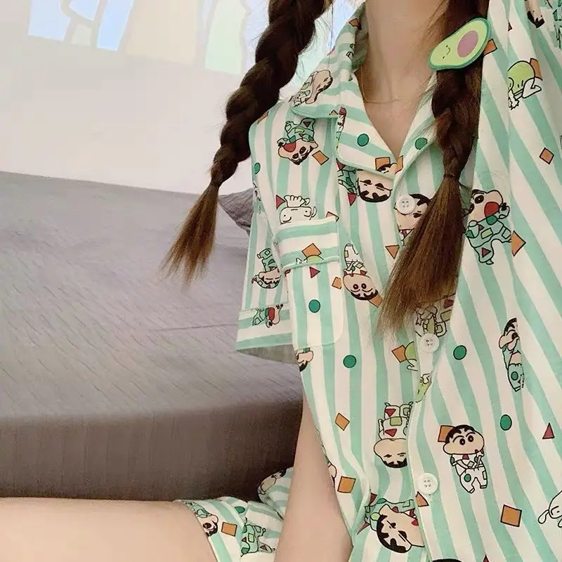 

Милый пижамный комплект Kawaii Crayon Shin-Chan для женщин: летний, с коротким рукавом, из тонкого ледяного шелка, с мультяшным принтом, для девочек, для дома и общежития