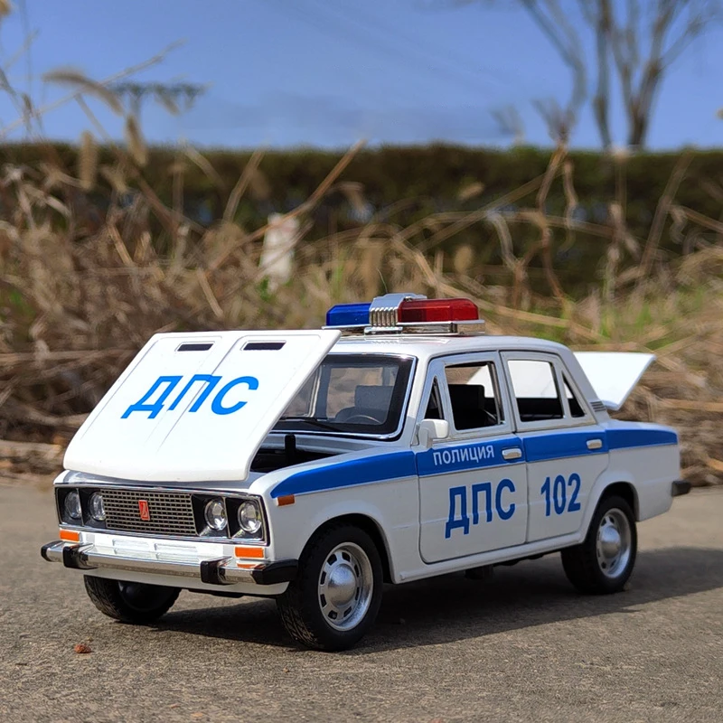 1:24 Russian LADA 2106 Police Alloy Car Die Cast Toy Car Model Sound and Light Children\'s Toy Collectibles Birthday gift