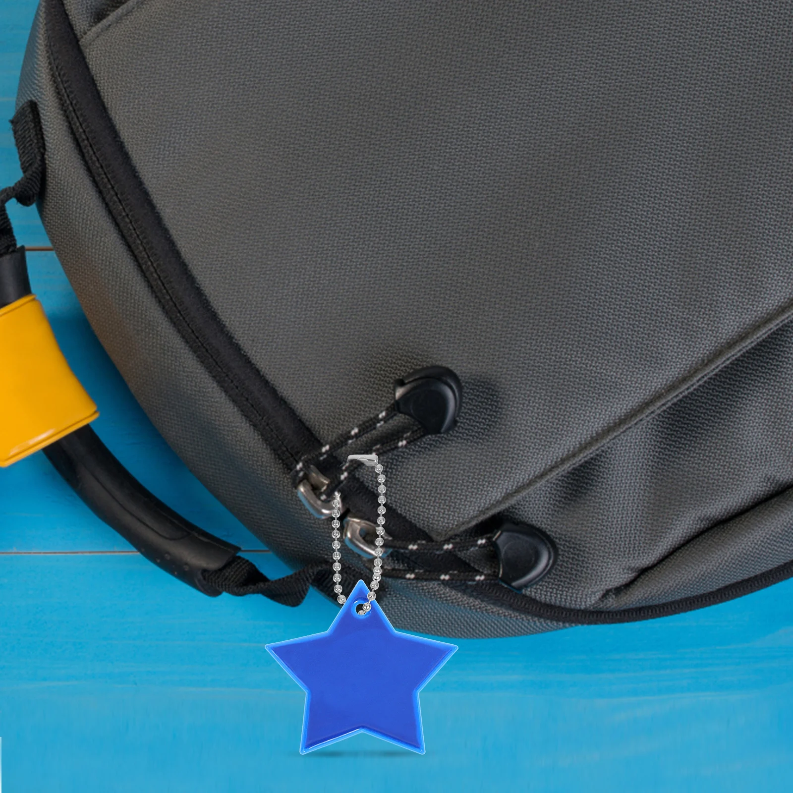 26 pcs Star Shaped Keychain Pendants Reflective Safety Gear For Backpacks Clothes Keys Bicycles Night Running Camping Hiking