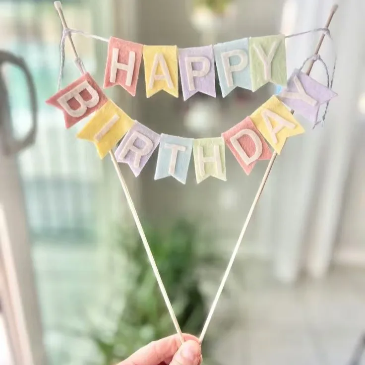 【セール中】ミニカラフルなハッピーバースデーケーキホオジロバナーケーキトッパーガーランドペナント 1st 2nd 赤ちゃんの誕生日パーティーケーキデコレーション
