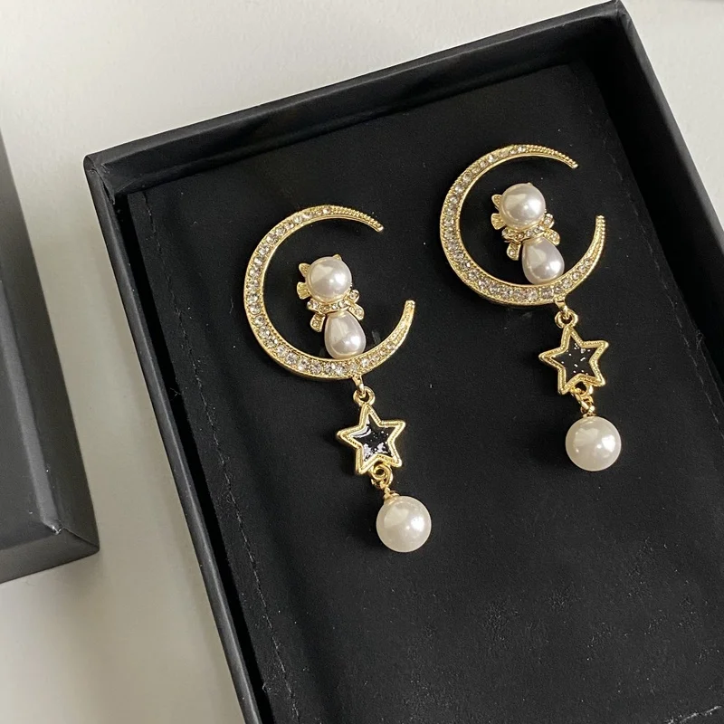 

Stylish and exquisite new pearl earrings