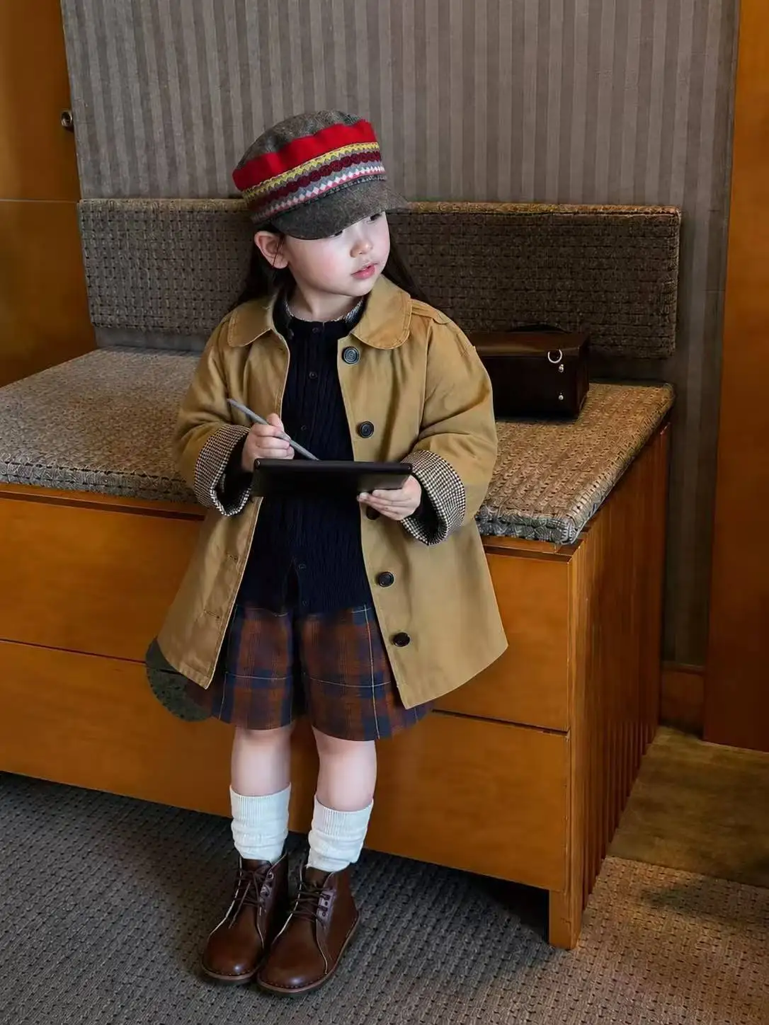 Children Trench Coat 2026 Autumn New Girls Fashion and Versatile High-end Feeling Children Plaid Long Sleeved Coat Top
