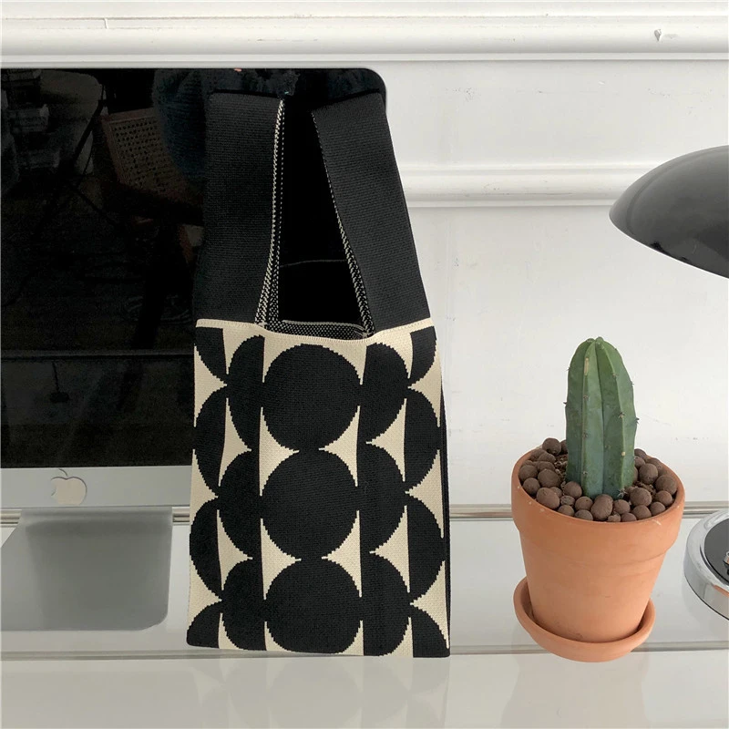 

Контрастный цвет, новая вязаная сумка на бретелях в шахматном порядке, большая вместительная сумка, маленькая шерстяная сумка на плечо со свежим цветком