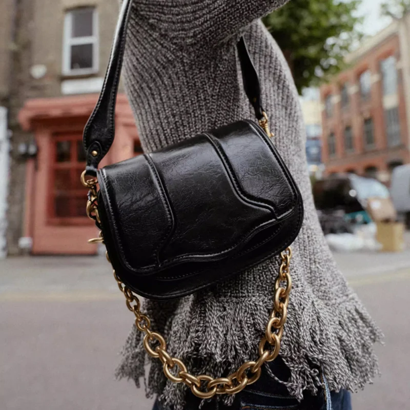 

Новинка 2023 года, осенняя женская сумка с цепочкой, мини-сумка на молнии с откидной крышкой, модная универсальная модная сумка через плечо