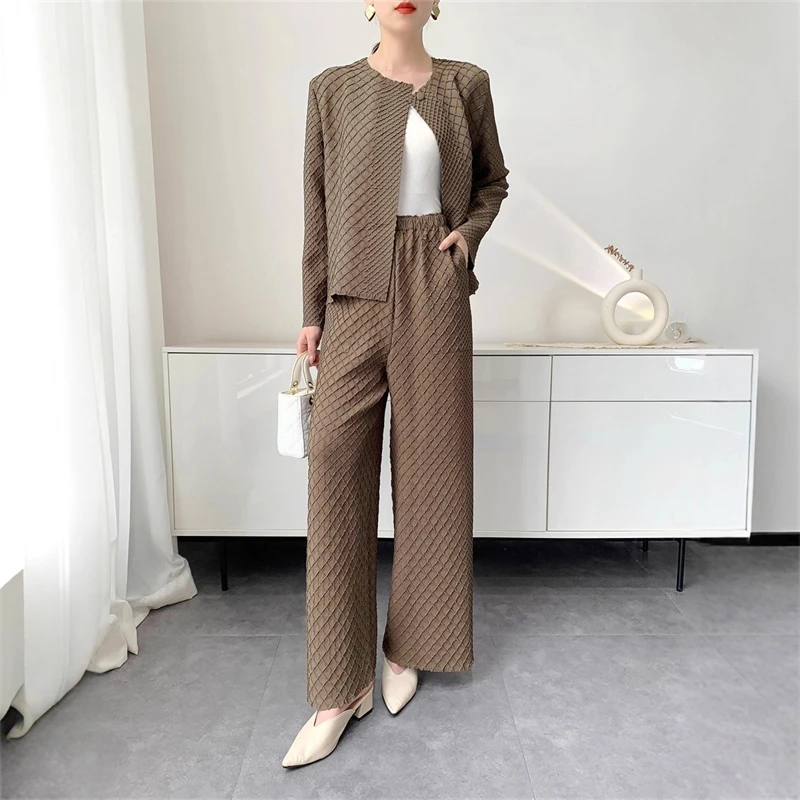 

Трехмерное плиссированное пальто с одной пуговицей и вышивкой для женщин, осенний кардиган с круглым вырезом, элегантный уютный подарок для офиса и свиданий