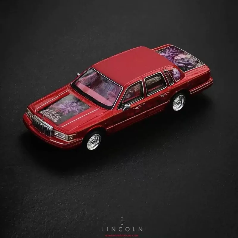 In stock: 1:64 1994 Town Car Low Rider alloy die-cast miniature simulation car model Creative decorative item Festival gift