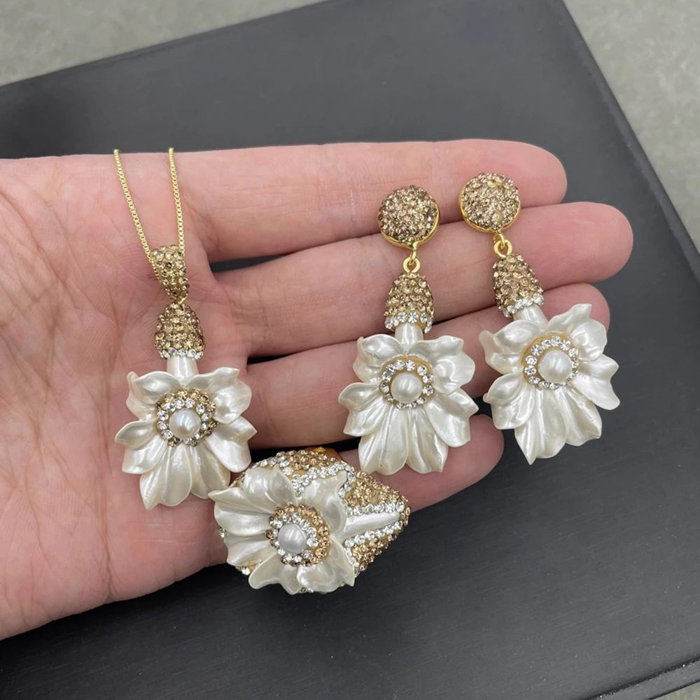 Three-D Lily Flower Natural Shell Pearl Jewelry Set for Women Baroque Pearl Rhinestone Necklace Rings Earrings Lady Dress Acces