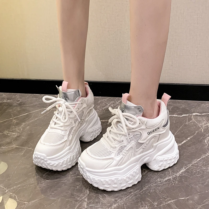 

НОВЫЕ весенние женские кроссовки на высоком каблуке, спортивная обувь на платформе 2025, спортивная обувь с дышащей сеткой, женская обувь для папы на толстой подошве со шнуровкой