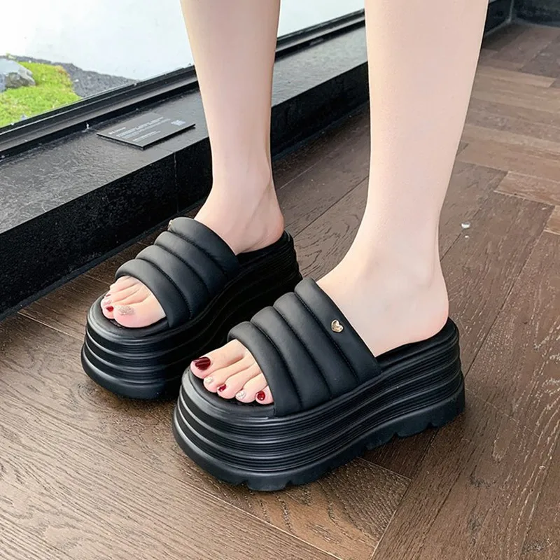 8 سنتيمتر منصة جديدة النعال النساء الصيف عالية الكعب جلد أسود مكتنزة الصنادل عادية اللمحة تو الوجه يتخبط الشاطئ حذاء بكعب ويدج