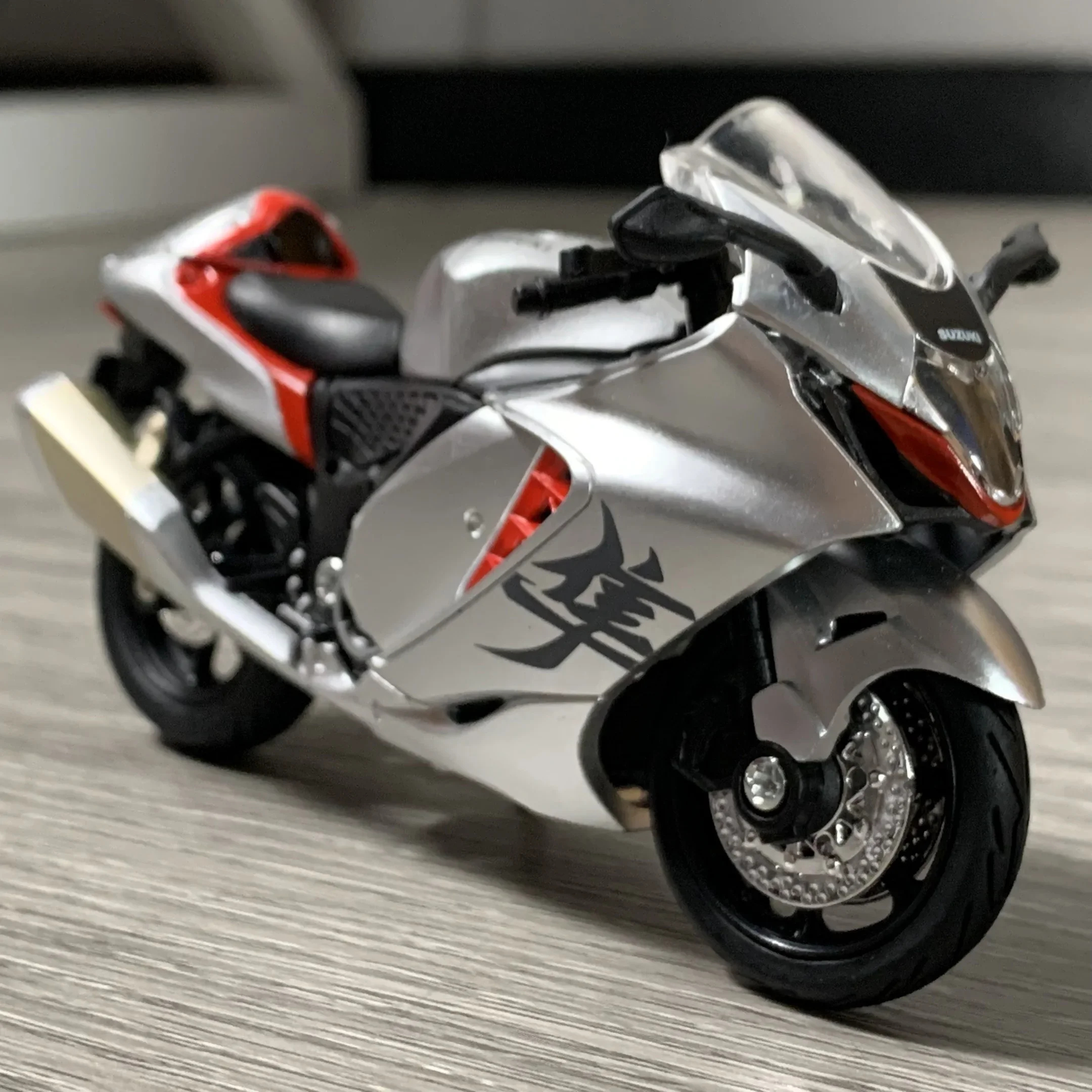 1:18スケール スズキ ハヤブサ GSX1000R ホンダ CBR1000 ヤマハ YZF-R1 オートバイ 合金ダイキャストモデルカー トレンド ホームファニシング コレクション