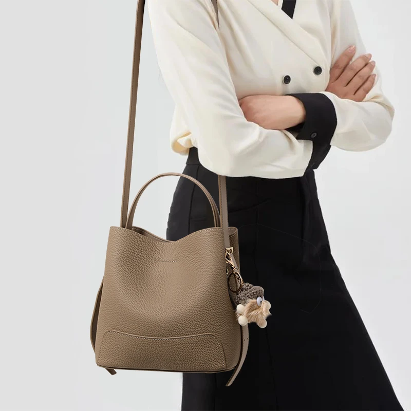 Women's Fashionable & Minimalist Large-Capacity Tote Bucket Bag - New Style for Summer, Versatile Commuter Shoulder