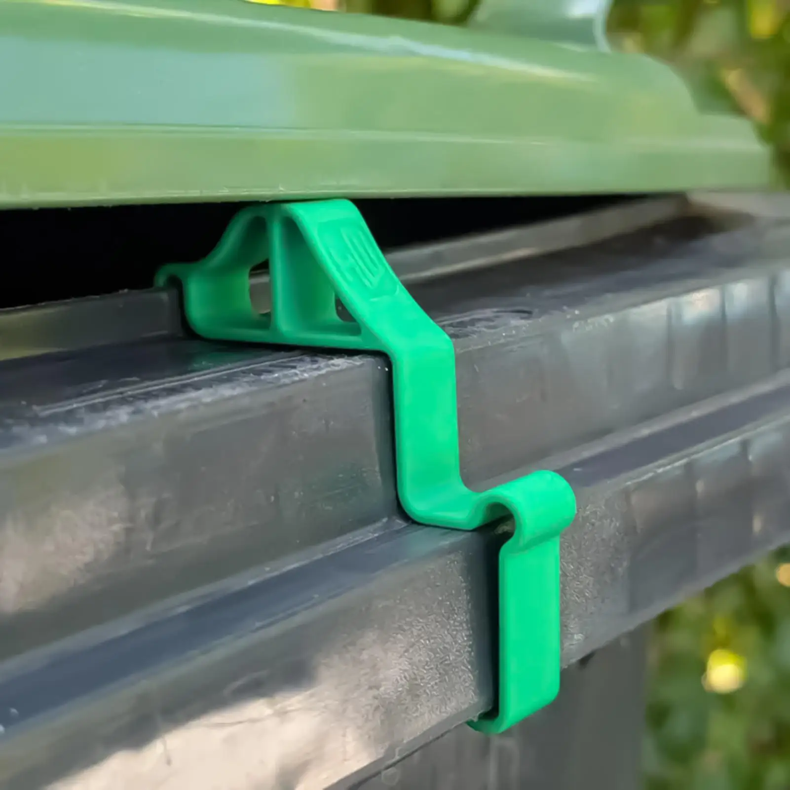 

Garbage Can Lid Support Waste Bin Spacer Clamp Garbage Bin Air Circulation Accessory for Kitchen Restaurant Apartment Park