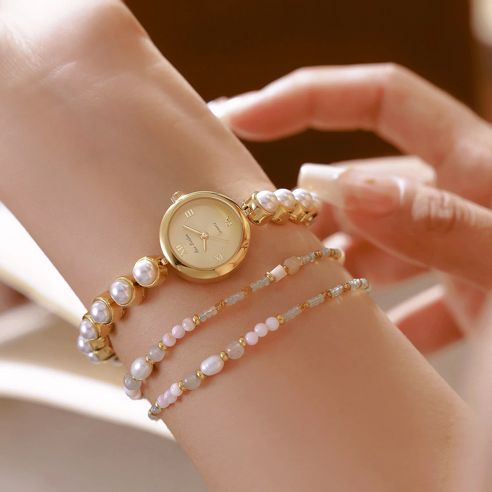 2026 New Product Antique Pearl Watch Japanese Style Golden Steel Strip Quartz Watch Delivery Box for Women