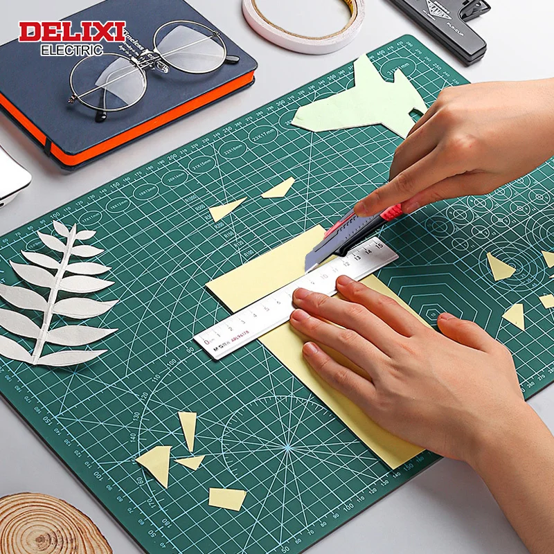 DELIXI ELECTRIC Utility Knife,SK5 Steel blade Can replacement and Retractable ，Sharp  Cut Paper, Fabric, Wood, Rubber, Plastic