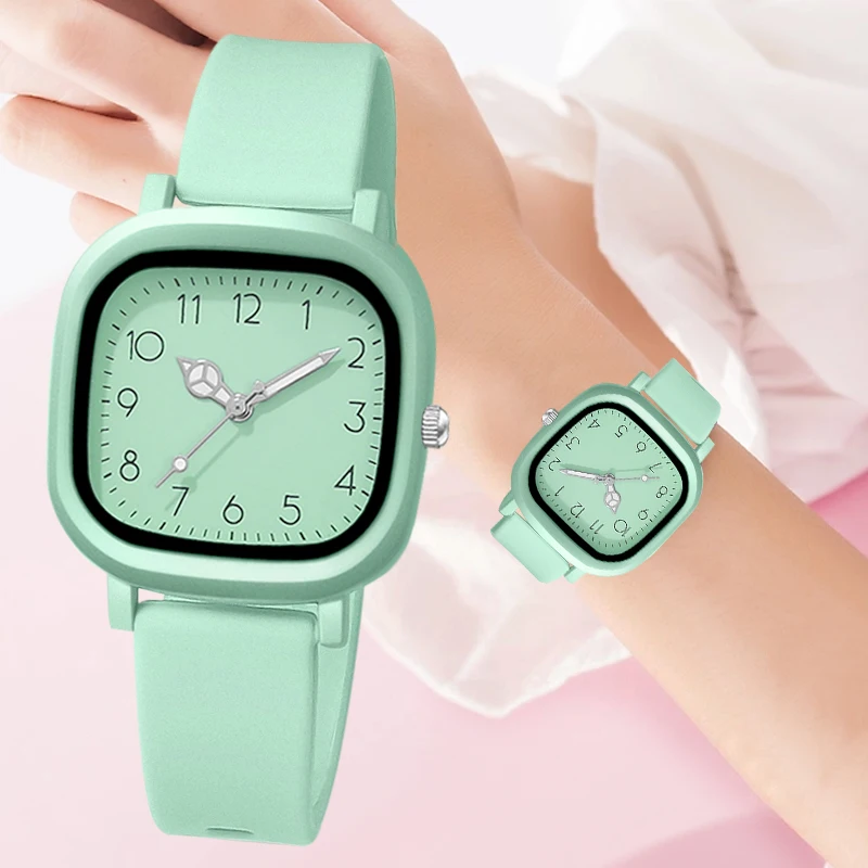 Ladies Square Silicone Strap Quartz Wristwatch Fashionable Timepiece with Durable Silicone Band for Women