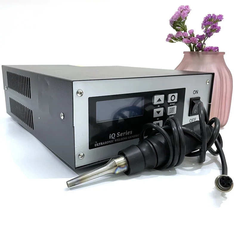 35Khz Plastic Spot Welder Ultrasonic Welding Equipment For Welding Zippers