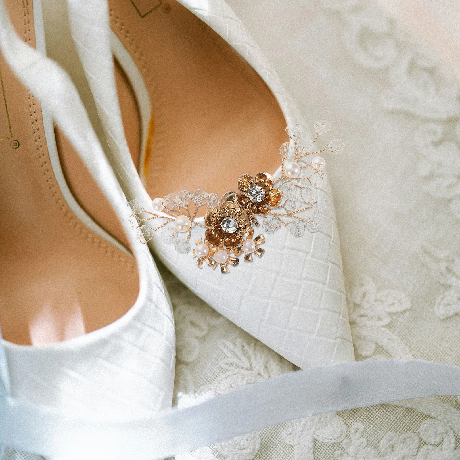 

2Pcs Rhinestone Bridal Shoe Buckles Wedding Detachable Flower Clips Removable Shoe Jewelry Decorative Clips for Women Formal
