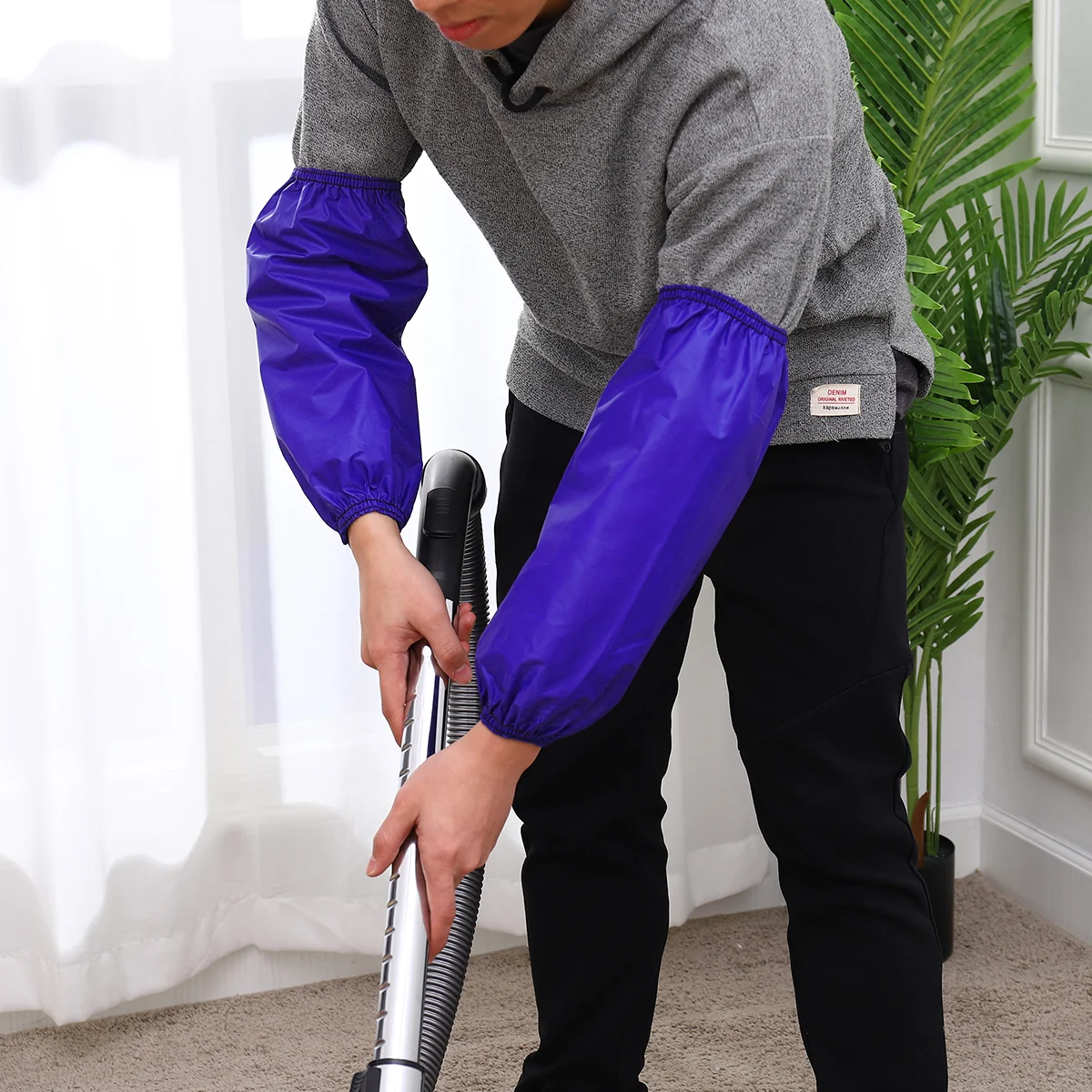 زوج واحد من واقيات أكمام الذراع المقاومة للماء من Healifty المقاومة للزيت للمطبخ للنساء والرجال (أزرق)