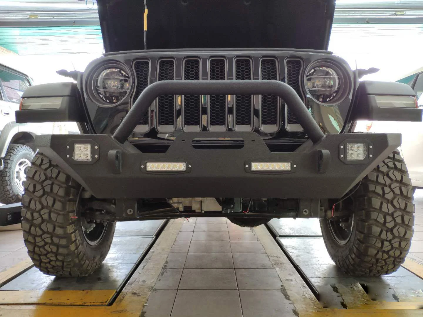 Off Road 4X4 Car Accessories Steel Front bumper bull bars For Jeep Wrangler