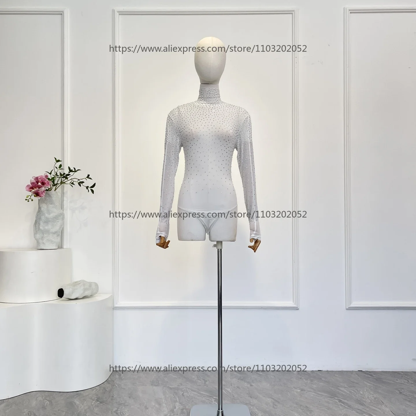 

Новое модное боди 2025 года с прозрачными длинными рукавами и белыми стразами