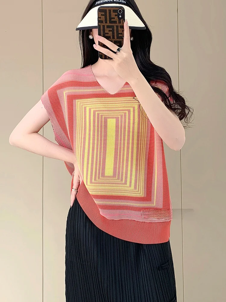 

Summer New Women's Loose Fit ort Sve V-Ne Printed Pleated T-irt Slimming Top Cute Japanese Sle Polyester Fabric