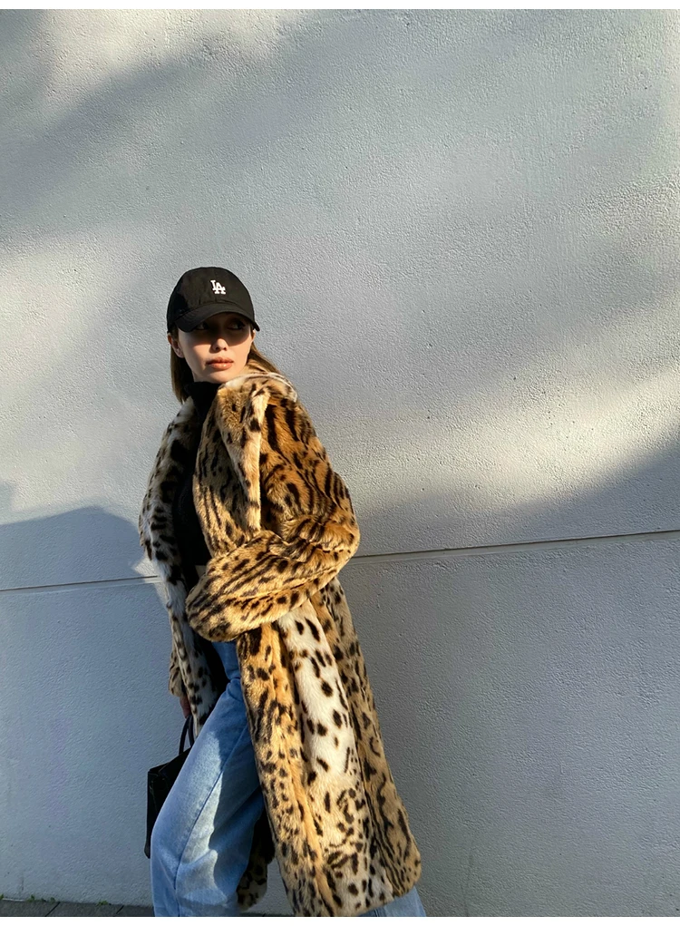 Lautaro Winter Long Warm Thick Leopard Fluffy Faux Fur Coat Women Tiger Print Runway Loose Luxury Designer Clothing Women 2022