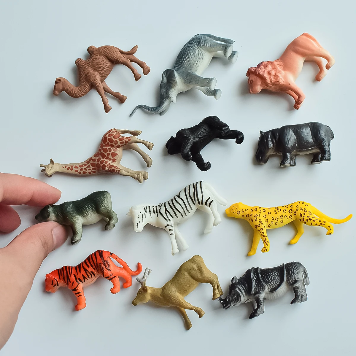12 mini ensembles d'animaux sauvages simulés |   Jouets cognitifs interactifs parent-enfant |   Enseignement de la maternelle |   Ornements décoratifs |   Cadeaux d'été pour fête d'anniversaire pour enfants |   Lion, Tigre, Chameau, Éléphant, Léopard, Hippopotame, Zèbre, Orang-outan