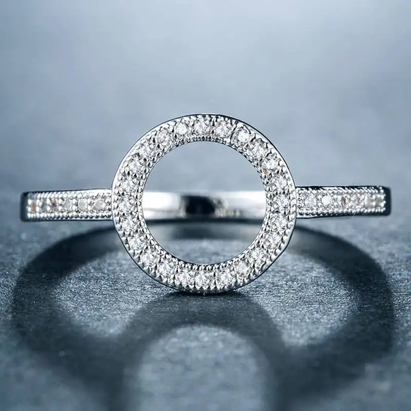 Huitan Silberfarbener Damenring, schlicht, kreisförmig, modisch, vielseitig, für den Alltag, Party, Damen-Accessoires, voll glänzend, CZ, eleganter Schmuck
