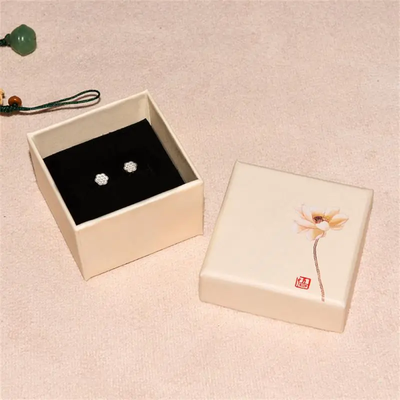 Pendant Box Simple But Not Simple Art Paper Cardboard Party Gift Box Gift Box Neat Trimming Rice White Sachet Packaging Box