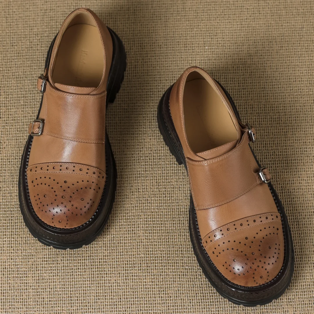 حذاء نسائي من جلد البقر بمقدمة مستديرة وإبزيم معدني منحوت على الطراز البريطاني سهل الارتداء ونعل سميك حذاء بدون كعب حذاء بدون كعب عالي الجودة #3