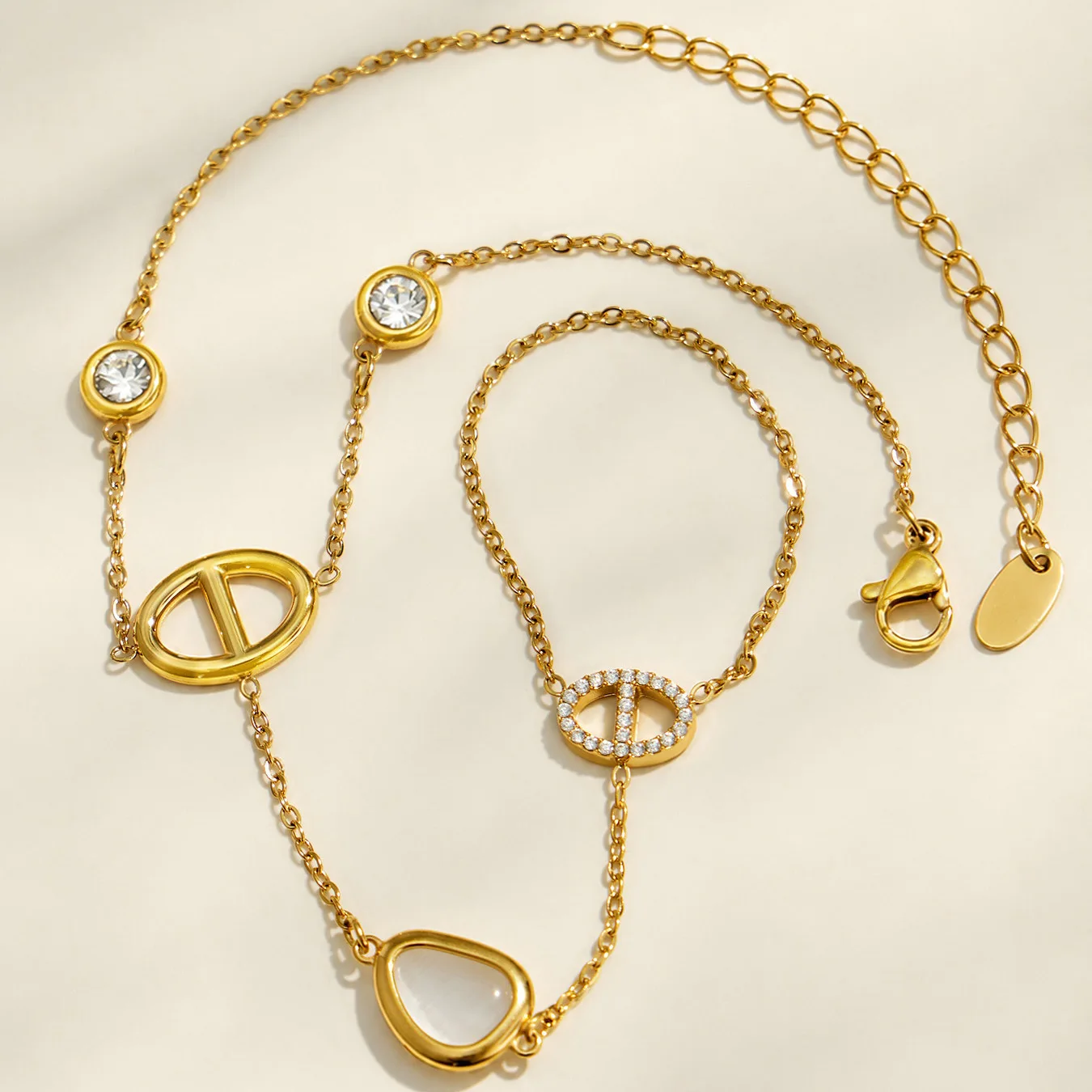 Zierliches Handkettenarmband für Damen, Edelstahl-Handkettenarmbänder, 18k vergoldetes Armband, rundes Zirkon-Charm-Armband – Detail 10